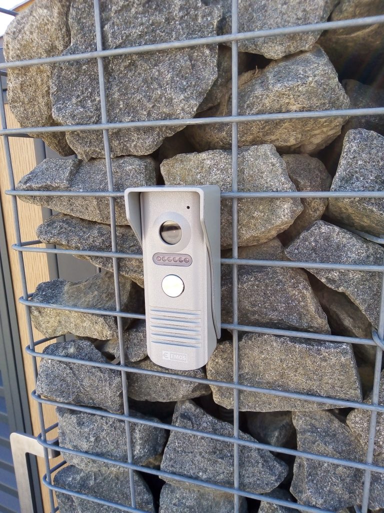 Oplotenie s bráničkou v gabióne